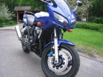 Yamaha FZS 600 Fazer - Moneen ajoon
