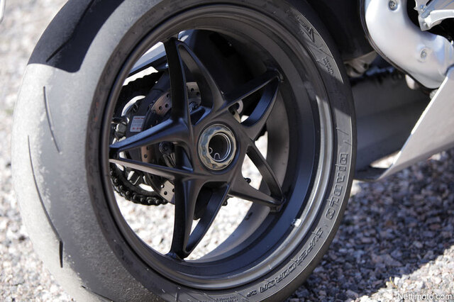 Nettimoton tyypit: MV Agusta F4