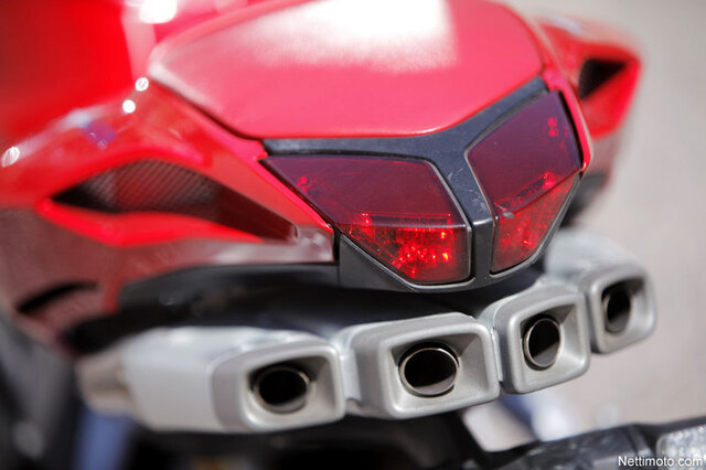 Nettimoton tyypit: MV Agusta F4