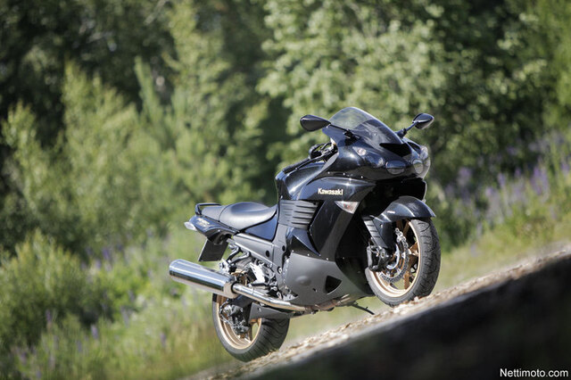 Kawasaki ZZR1400: Supernopea matkasohva