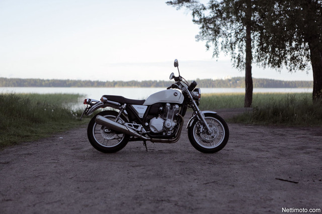 Honda CB1100: Tuutin täydeltä retroa