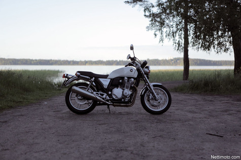Honda CB1100: Tuutin täydeltä retroa