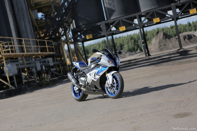 BMW HP4: Luksusta supersport-luokkaan