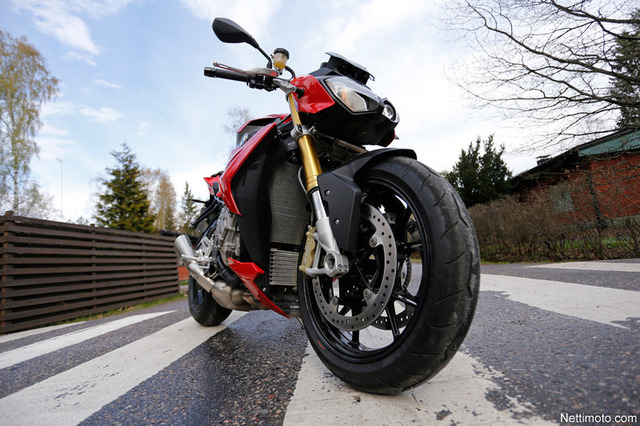 BMW S1000R – Riisuttu superpyörä