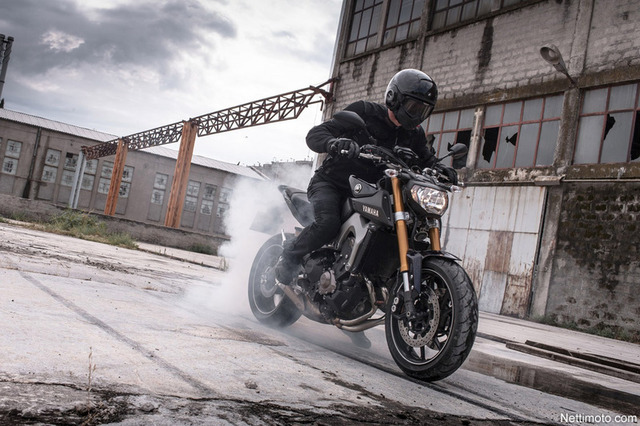 Yamaha MT-09 – Japanin kolmisylinterinen vastaisku