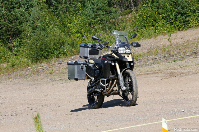 BMW GS 800 Adventure – Se kompaktimpi seikkailukaveri BMW GS 800 Adventure – Se kompaktimpi seikkailukaveri