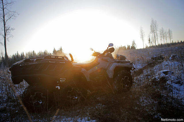 Can-Am Outlander – Metsämörkö neljällä tai kuudella pyörällä Can-Am Outlander – Metsämörkö neljällä tai kuudella pyörällä