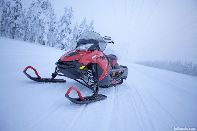 Lynx Rave RE 800R – Valmis kilparadalle Lynx Rave RE 800R – Valmis kilparadalle