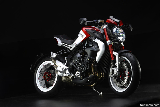 MV Agusta Dragster 800 RR – Röyhkeä ja alaston