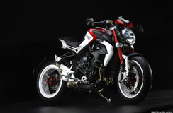 MV Agusta Dragster 800 RR – Röyhkeä ja alaston