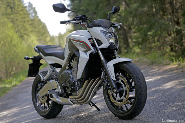 Honda CB650F – Hornetin manttelinperijä