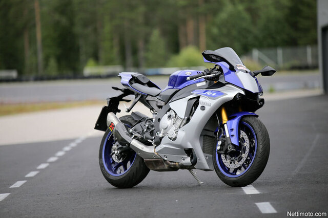 Superpyörävertailu – BMW S1000RR ja Yamaha YZF-R1