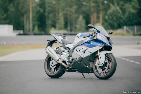 BMW S1000RR – Valtiaan vakuuttava paluu