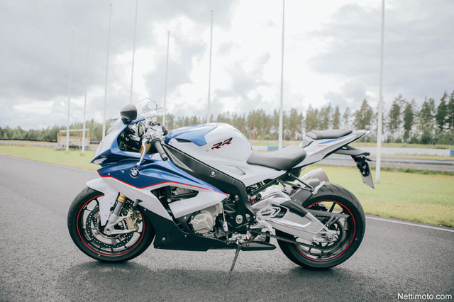 BMW S1000RR – Valtiaan vakuuttava paluu BMW S1000RR – Valtiaan vakuuttava paluu