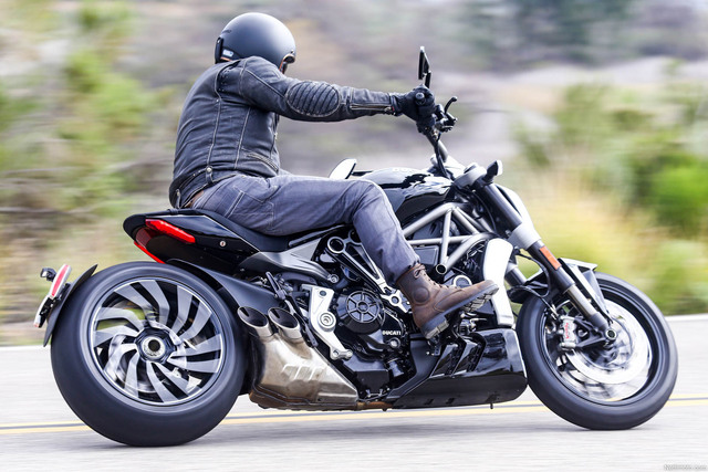 Ducati XDiavel – Sporttipyörän ja cruiserin risteytys Ducati XDiavel – Sporttipyörän ja cruiserin risteytys