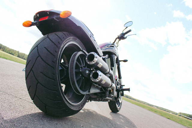 Victory Hammer S – Leveäperäinen sportticruiseri