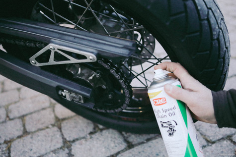 Moottoripyörä talviunille – syyshuolto pelastaa kevään