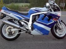 Suzuki GSX 1100 R - sporttivaari