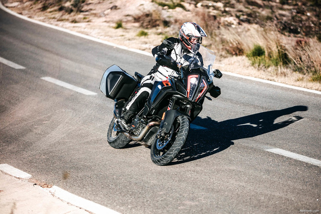 KTM 1290 Super Adventure S - S niinkuin sporttinen