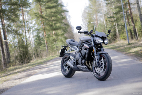 Triumph Street Triple RS – Arrogantti pikku paskiainen