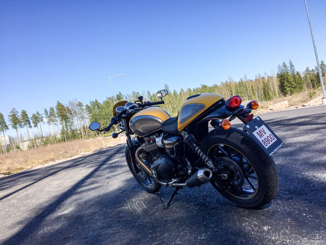 Triumph Street Cup – Rauhallinen retro Triumph Street Cup – Rauhallinen retro