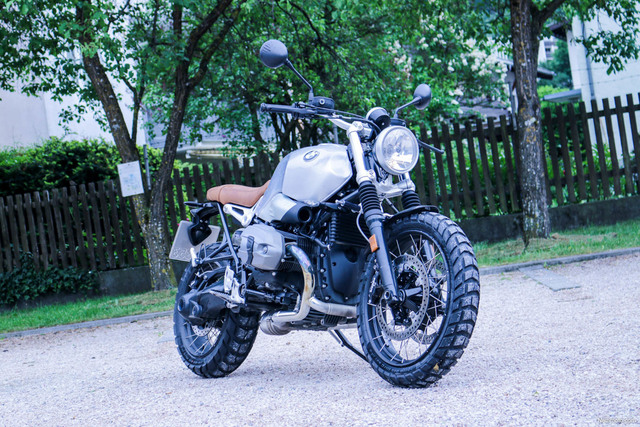 BMW RnineT Scrambler – Rouhea aavikon kukkanen