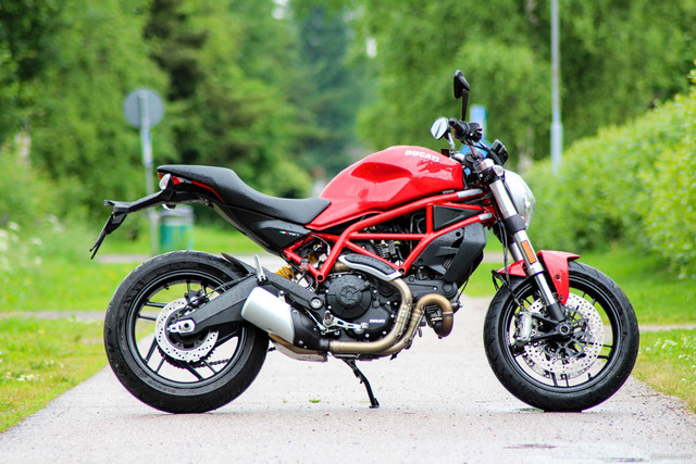 Ducati Monster 797 – Monsterimetsän pienimmäinen