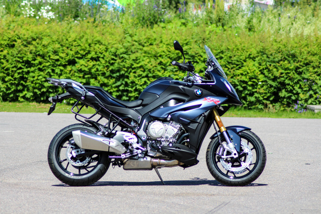 BMW S1000XR – Adventure ja rataohjus törmäyskurssilla BMW S1000XR – Adventure ja rataohjus törmäyskurssilla