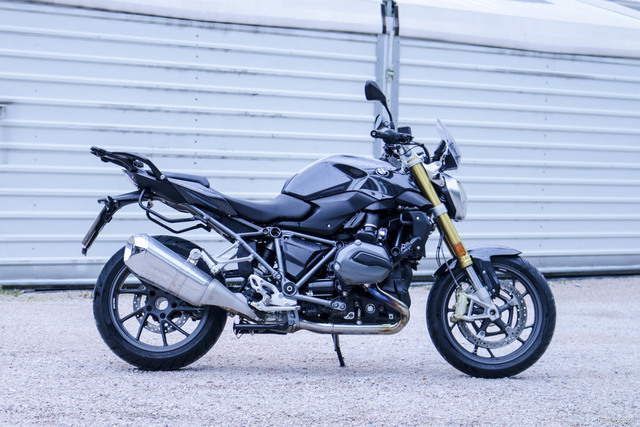 BMW R 1200 R – Herrasväen nakusportti BMW R 1200 R – Herrasväen nakusportti