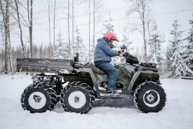 Polaris Sportsman 570 6x6 Big Boss – Kuusipyöräinen tuhatjalkainen Polaris Sportsman 570 6x6 Big Boss – Kuusipyöräinen tuhatjalkainen