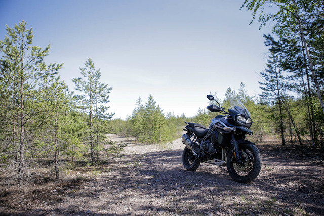 Triumph Tiger 1200 XCa – Täyteen ladattu Adventure-mörssäri