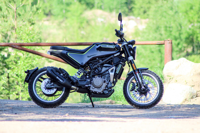 Husqvarna Svartpilen 401 – Notkea nurkkapatriootti Husqvarna Svartpilen 401 – Notkea nurkkapatriootti