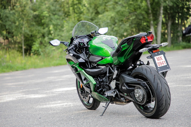 Kawasaki H2 SX – Infernaalisen ripeä reissupyörä Kawasaki H2 SX – Infernaalisen ripeä reissupyörä