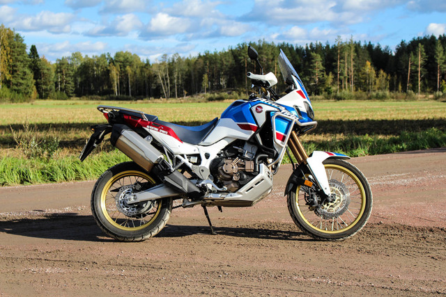 Honda CRF 1000 L Africa Twin – Aavikkopyörien aatelia Honda CRF 1000 L Africa Twin – Aavikkopyörien aatelia