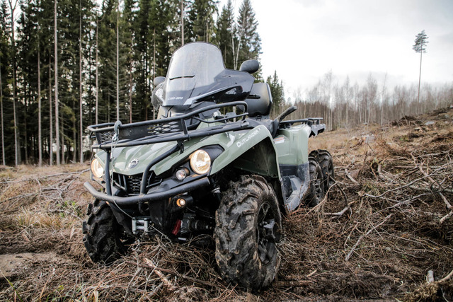 Can-Am Outlander 6x6 450 T – Kevyt ja kerkeä kuusipyöräinen Can-Am Outlander 6x6 450 T – Kevyt ja kerkeä kuusipyöräinen