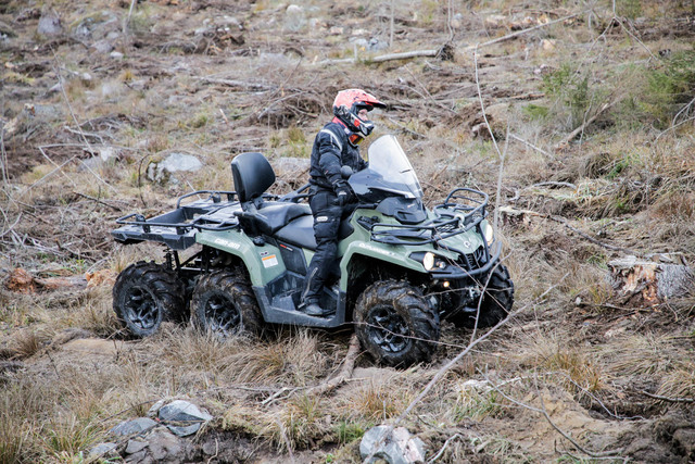 Can-Am Outlander 6x6 450 T – Kevyt ja kerkeä kuusipyöräinen