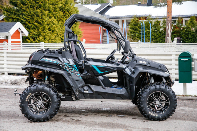 CF Moto ZForce 1000 – Työläinen ja rellestäjä CF Moto ZForce 1000 – Työläinen ja rellestäjä