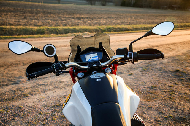 Moto Guzzi V85TT – Kaunotar vai hirviö? Moto Guzzi V85TT – Kaunotar vai hirviö?