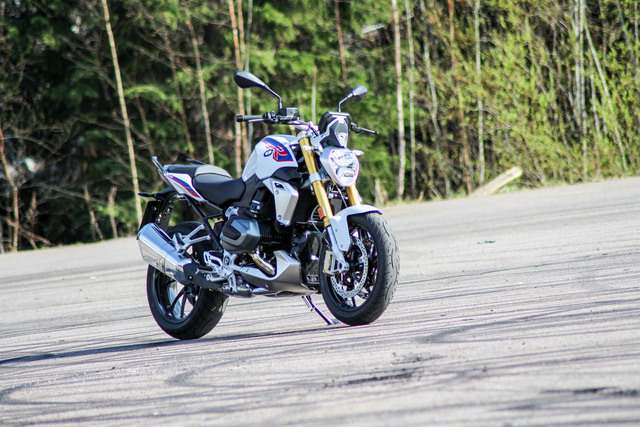 BMW R 1250 R – Entistäkin rouheampi roadster