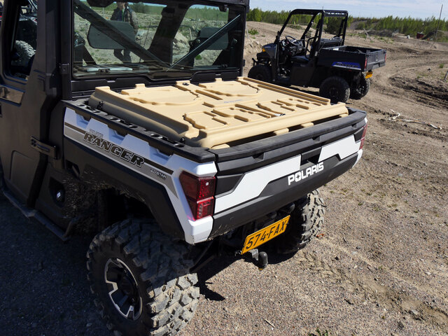 Mönkijällä pääsee paikkoihin minne muille vehkeillä ei ole asiaa - katso kuinka traktorimönkijä hyppää!