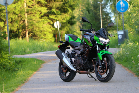 Kawasaki Z400 – Lisää lihaksia pikku-Zetalle