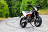 KTM 690 SMC R – Syntynyt sikailemaan