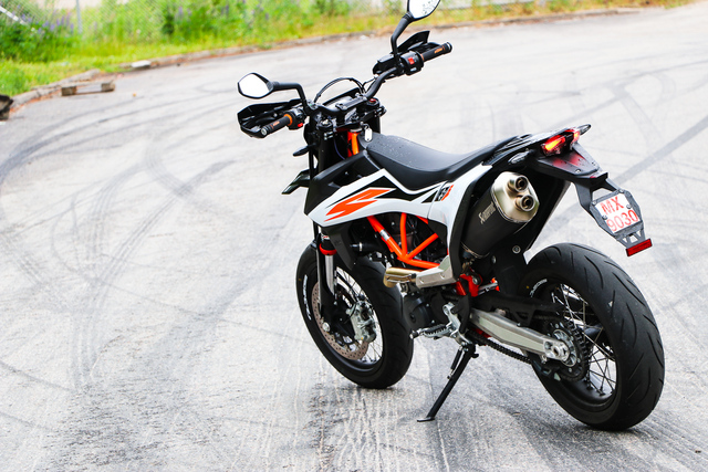 KTM 690 SMC R – Syntynyt sikailemaan KTM 690 SMC R – Syntynyt sikailemaan