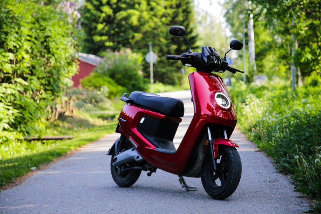 Niu M+ Sport – Mopoilun sähköinen tulevaisuus