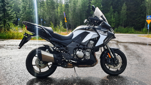Kawasaki Versys 1000 – tekniikan täyttämää seikkailua Kawasaki Versys 1000 – tekniikan täyttämää seikkailua