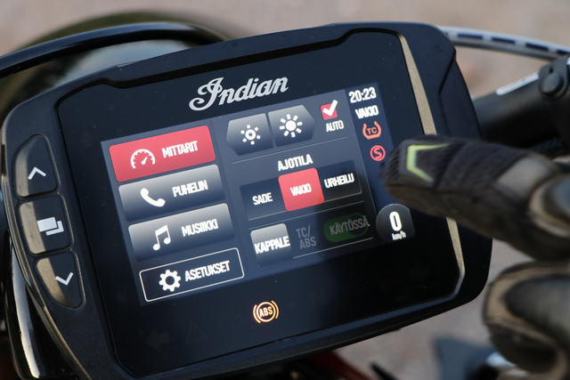 Indian FTR 1200 – Karski flat tracker