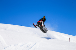 Polaris 850 RMK Khaos – Äärimmäinen puuterinpöllyttäjä