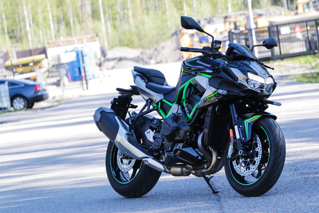 Kawasaki Z H2 – THE SUPERNAKU