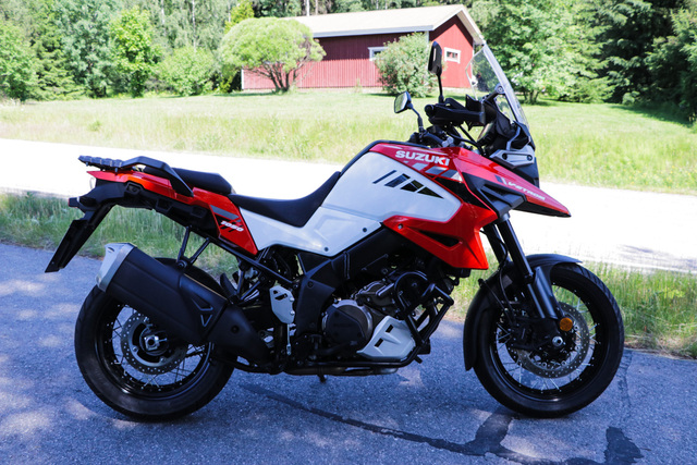Suzuki V-Strom 1050XT – Mukavuudenhaluisille asfalttiseikkailijoille Suzuki V-Strom 1050XT – Mukavuudenhaluisille asfalttiseikkailijoille