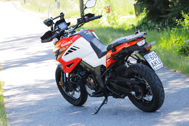 Suzuki V-Strom 1050XT – Mukavuudenhaluisille asfalttiseikkailijoille Suzuki V-Strom 1050XT – Mukavuudenhaluisille asfalttiseikkailijoille